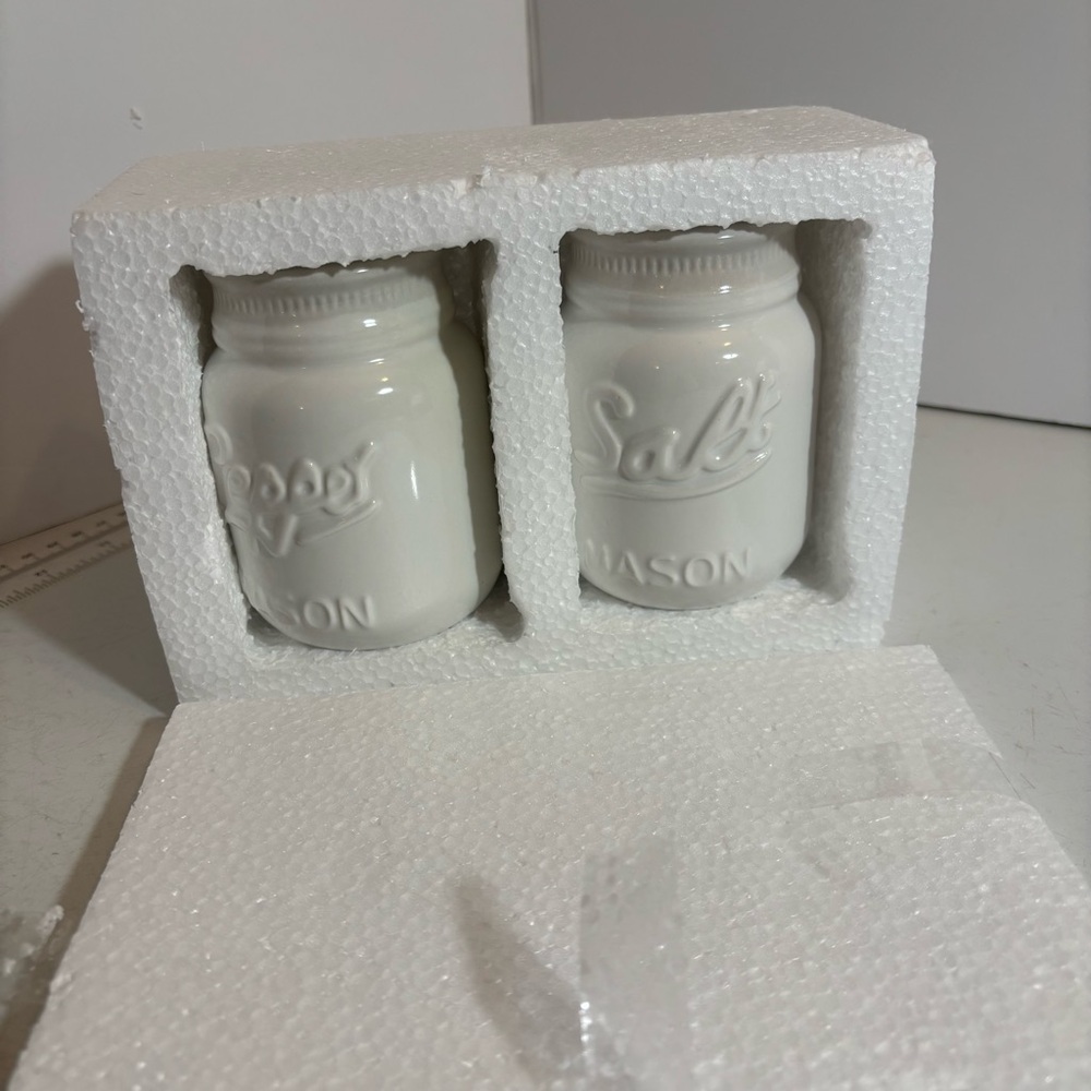 🛍️3/$30 BNWOT Comfify mason jar salt and pepper ceramic shakers - Picture 8 of 10